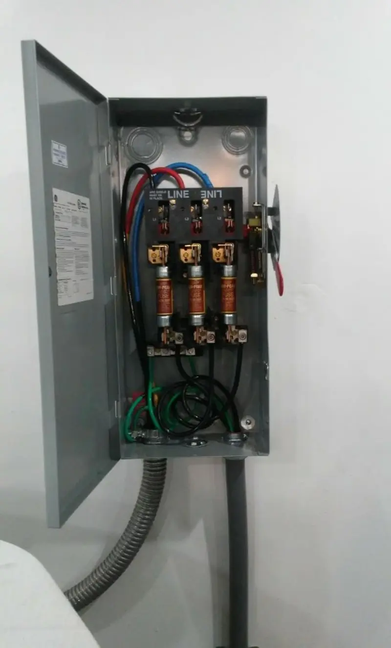 Three-phase disconnect switch installed for Electrical Wiring & Rewiring in Glencoe